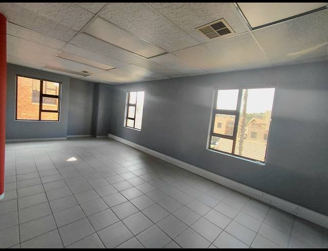 144M² OFFICE TO LET IN FOURWAYS